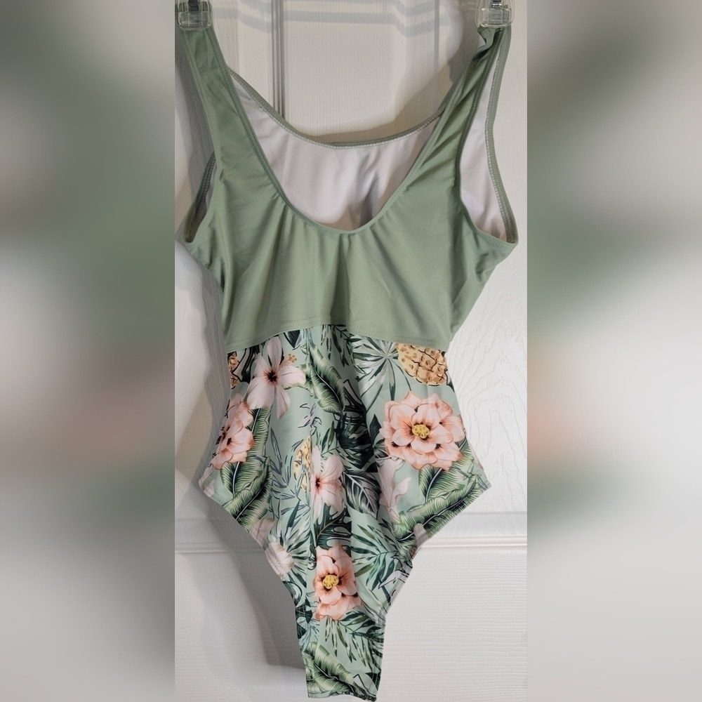 Ladies 1 Piece Swimsuit - Picture 3 of 7